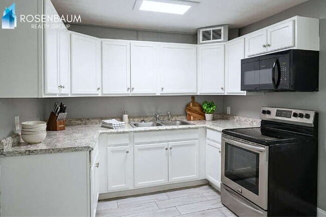 Photo - 2143 N Bell Ave