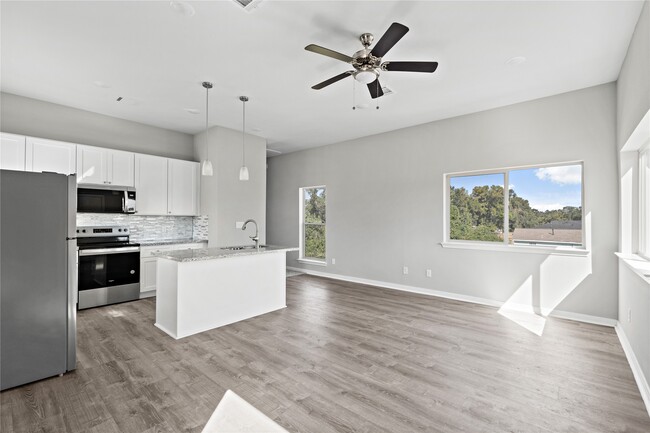 Photo - 8201 Tower St