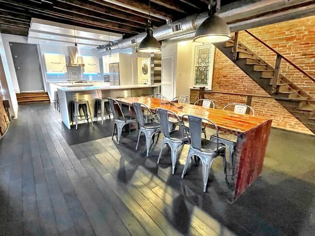 Photo - 5827 Alder St