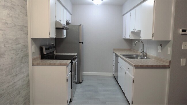 Photo - 9013 W Elm St