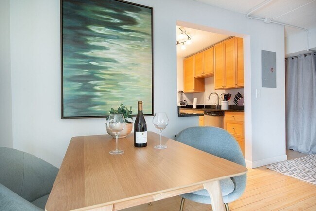 Photo - 108 Peterborough St Unit PHN