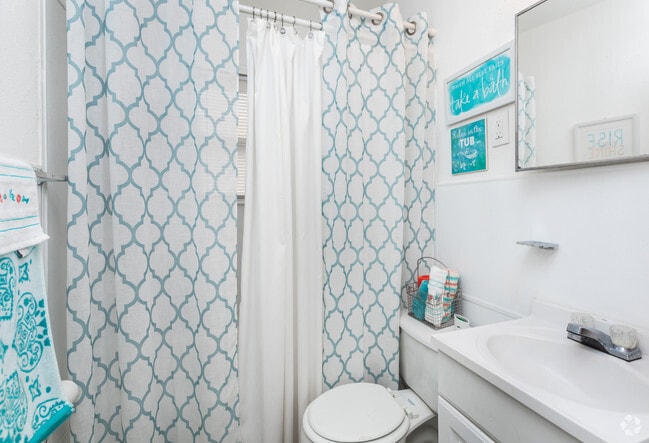 2BR, 1BA - 619SF "The Highland" Bathroom - Highland Hills