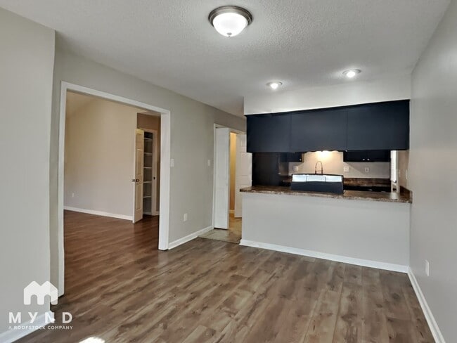 Photo - 3422 Laurelwood Dr