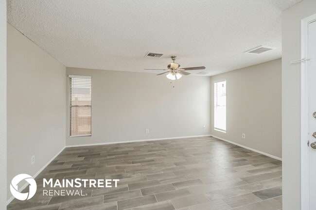 Photo - 2100 N Comanche Dr