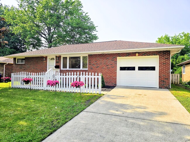 Photo - 212 Roanoke Ave House