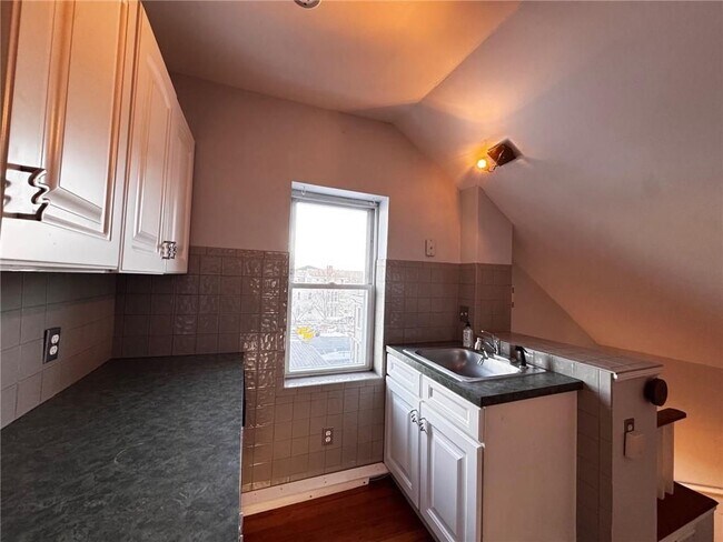 Photo - 72 Courtland St