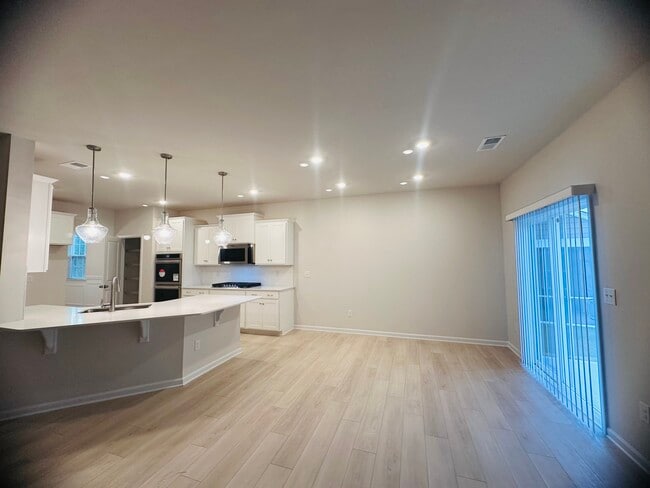 Photo - 214 Hamptons Cove Rd