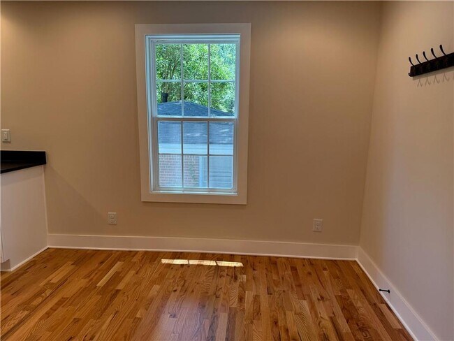 Photo - 161 Stanhope Cir NW