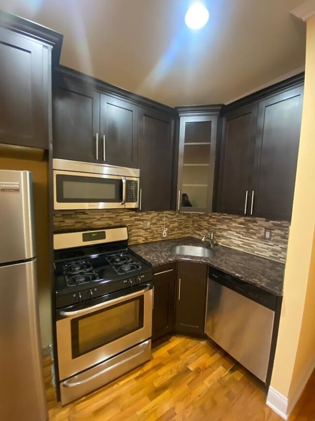 Building Photo - 206 Washington St Unit 2A