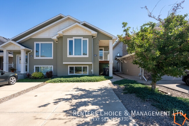 Building Photo - Family Home on Silkstone with AC and Driveway Parking