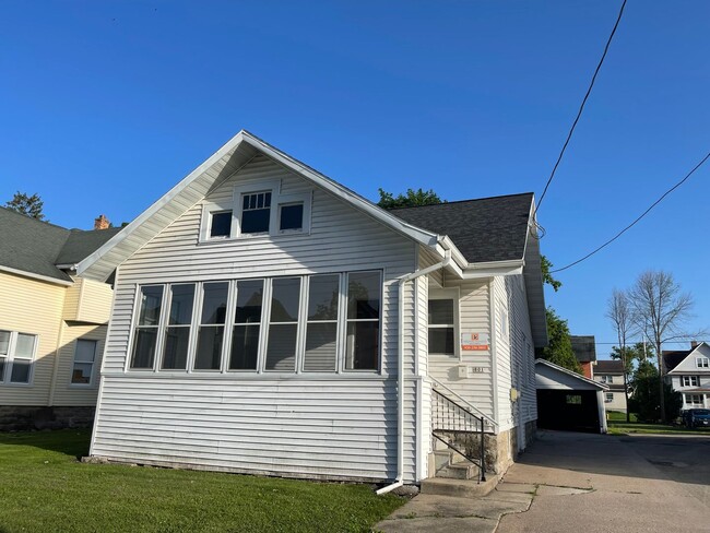 Building Photo - 801 Scott Ave