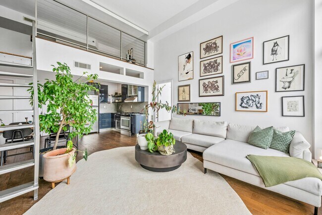 Photo - 390 Lorimer St