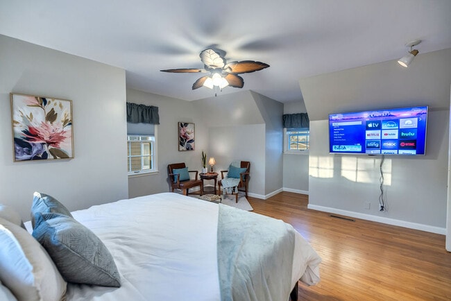 Photo - 10 Eastmoreland Pl