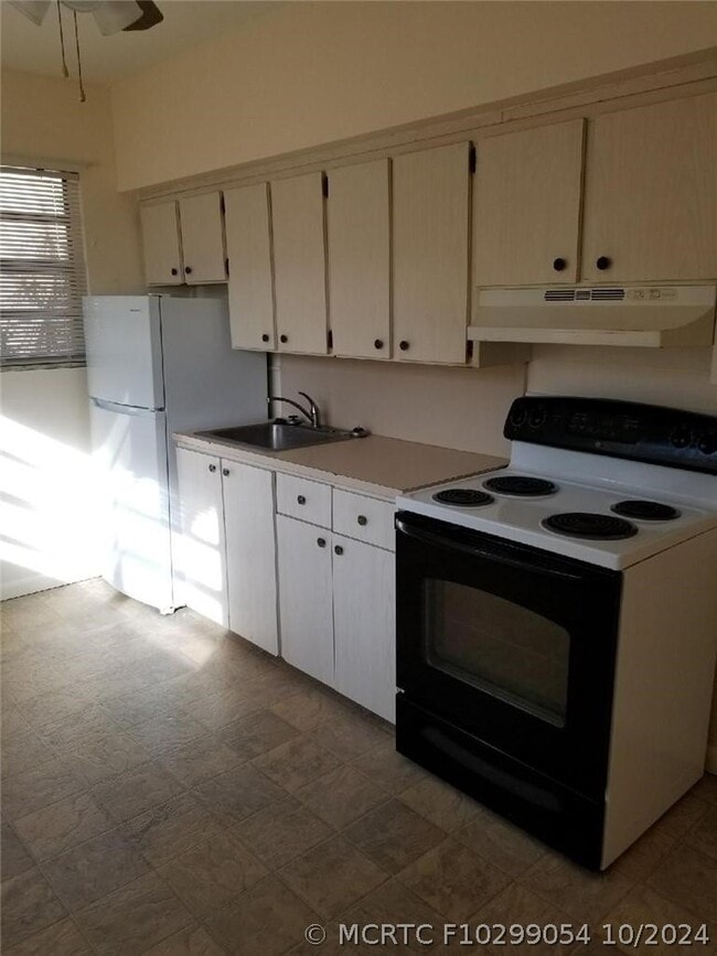 Photo - 2104 Monroe Terrace Unit Side