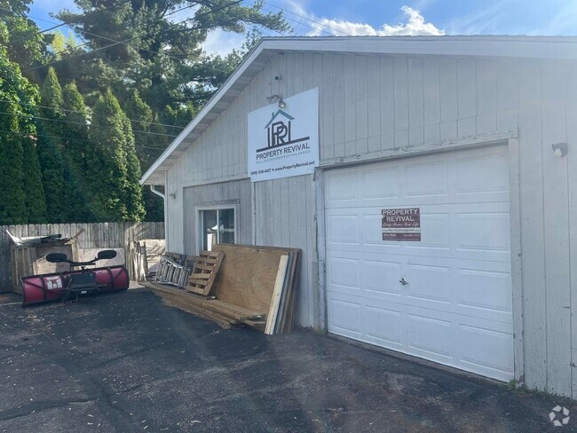 Building Photo - 4211 W Beltline Hwy Rental