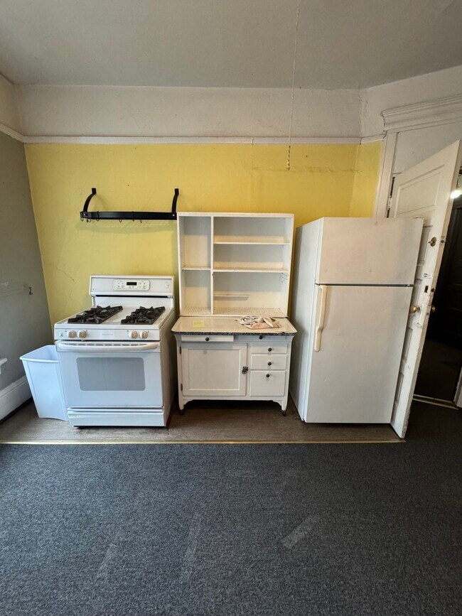 Photo - 1717 W Burnside St