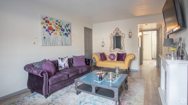 2BR,1BR,950SF