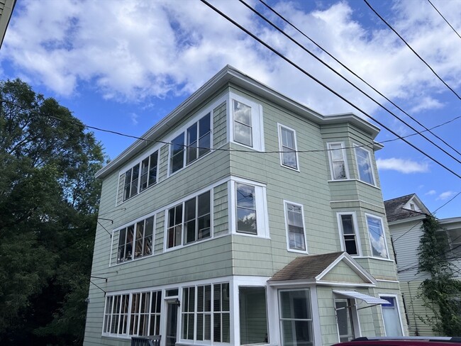 Building Photo - 71 Ash St Unit 3
