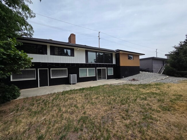 Photo - 4 Bed 2 Bath Golf Course Living
