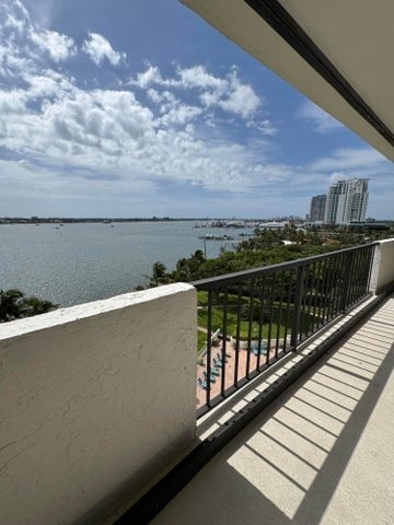 Photo - 5200 N Flagler Dr