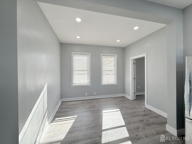 46 Hayward Ave Unit 2
