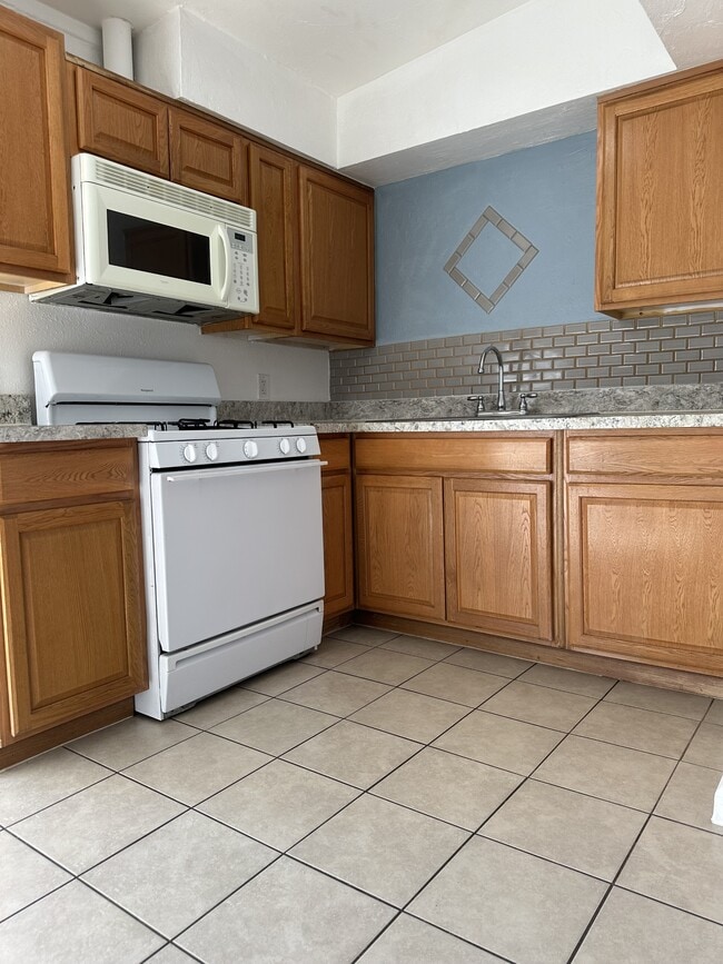 Photo - 507 W 11th St