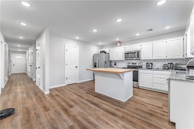 Photo - 707 E Kara Ln