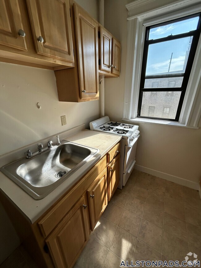 Building Photo - 1144 Commonwealth Ave Unit 44 Rental