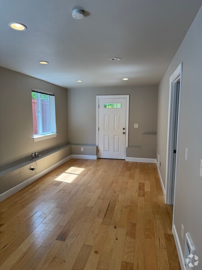 Building Photo - 934 Martin Luther King Jr Way S Unit B Rental