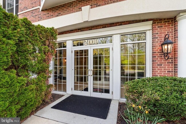 Building Photo - 2022 Crescent Wy