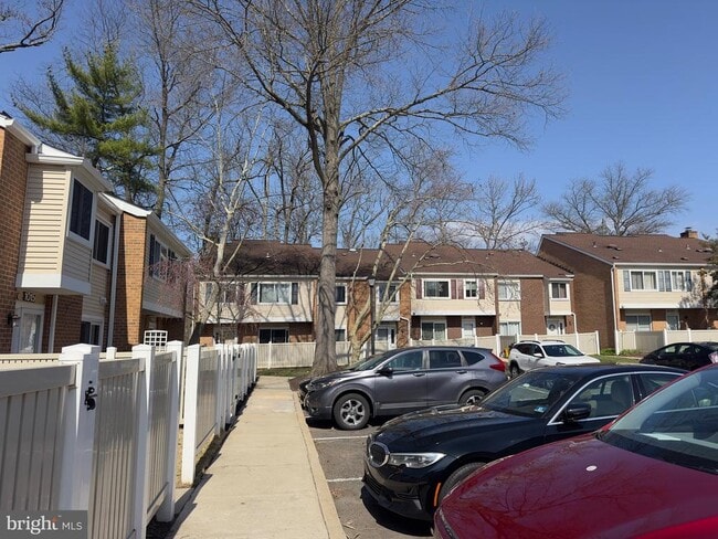 Photo - 1017 Oaklyn Ct