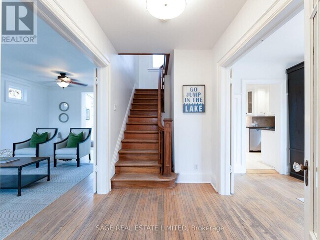 Photo - 252 Glen Manor Dr W