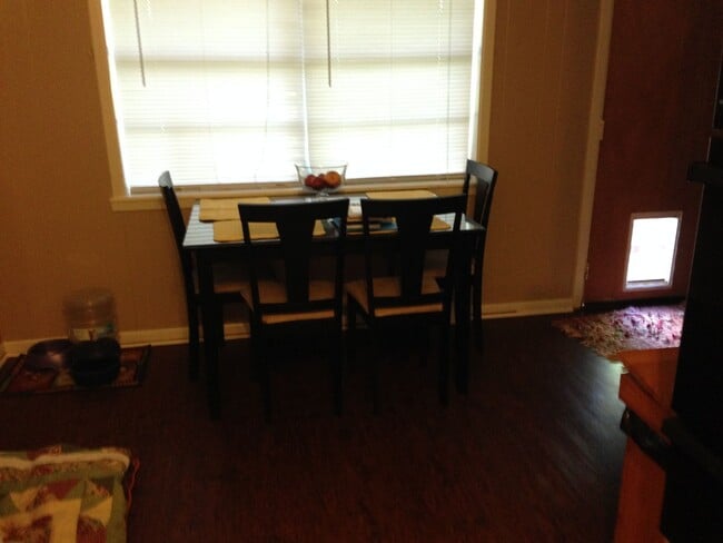 Photo - BEAUTIFUL 3/2 HOUSE AVAILABLE FOR PRE-LEASE!