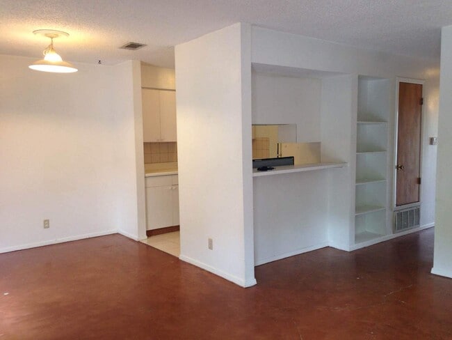 Photo - 2 bed/1 ba: Lady Bird Lake Condo, Short Walk to Downtown!