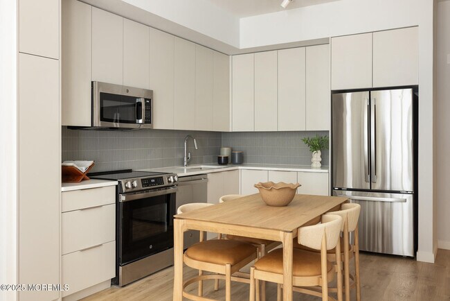 Photo - 1150 Kingsley St Unit 604