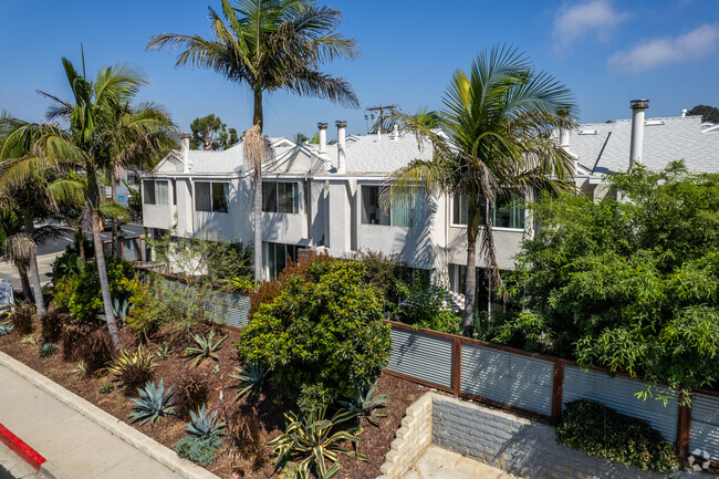 Exterior - 125 Hillcrest Drive Apartments