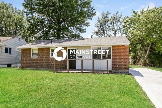 Building Photo - 3 Bedroom Pet-Friendly Home in COLUMBUS, OH with Main Street Renewal