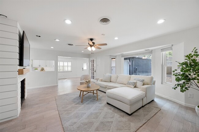 Photo - 5315 Rutherglenn Dr