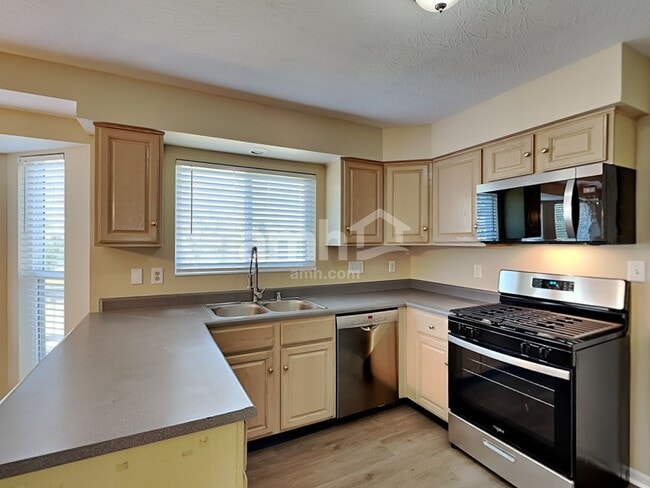 Photo - 725 Kent Cir