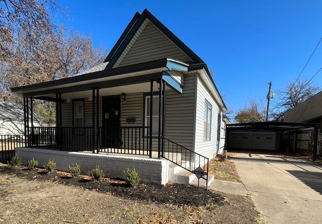 3 Bed/1 bath home with 2 car garage for rent! - 3 Bed/1 bath home with 2 car garage for rent!