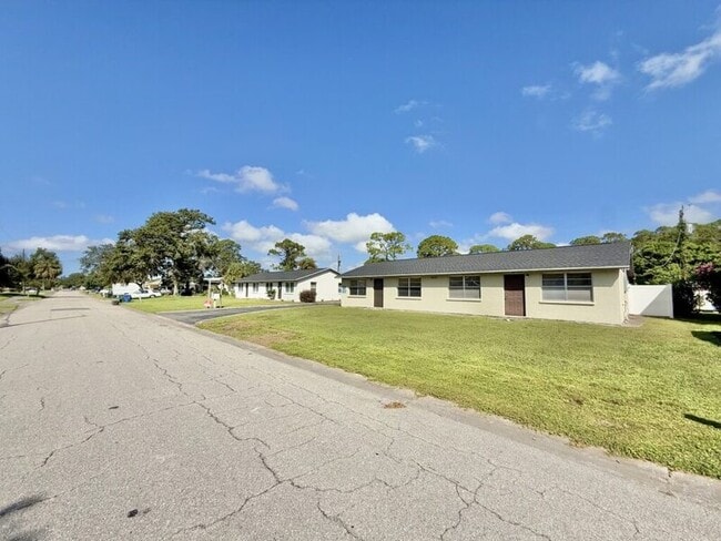 Photo - 7073 Brentford Rd