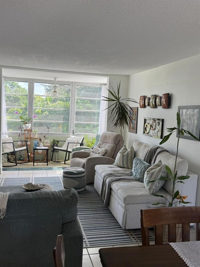 Building Photo - 447 NE 195th St Unit 310