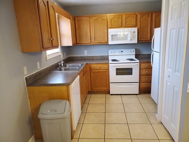 Kitchen - 194 Gray Station Rd