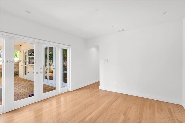 Photo - 776 NE 74th St