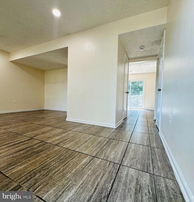 Photo - 9658 Woodhue Ct