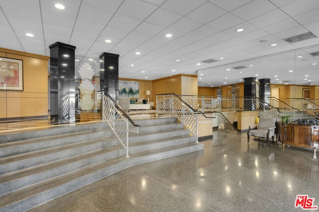 Photo - 100 S Doheny Dr Unidad 805