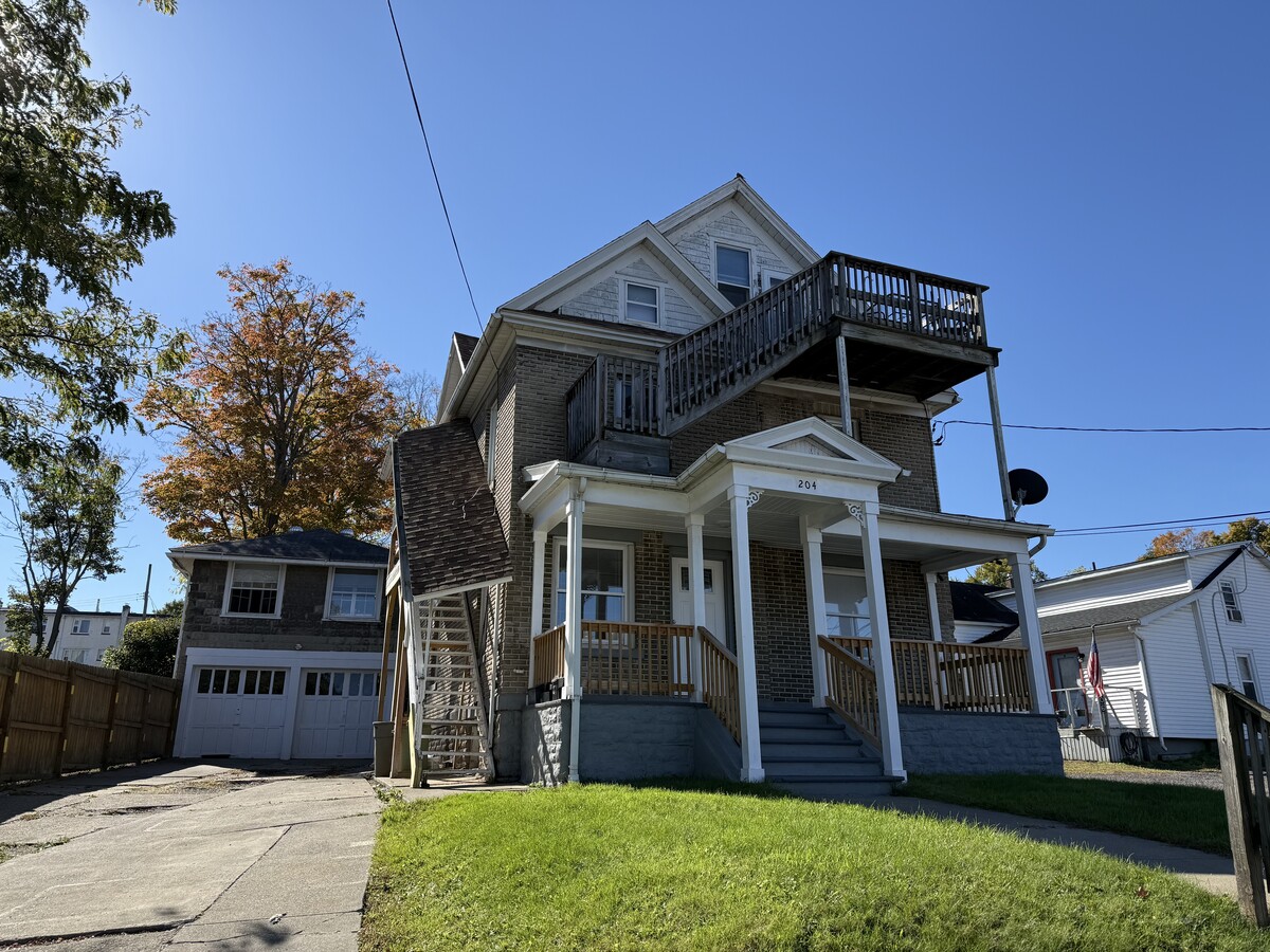 Photo - 204 W Main St