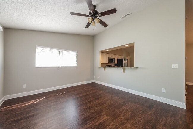 Photo - 312 Dublin Dr