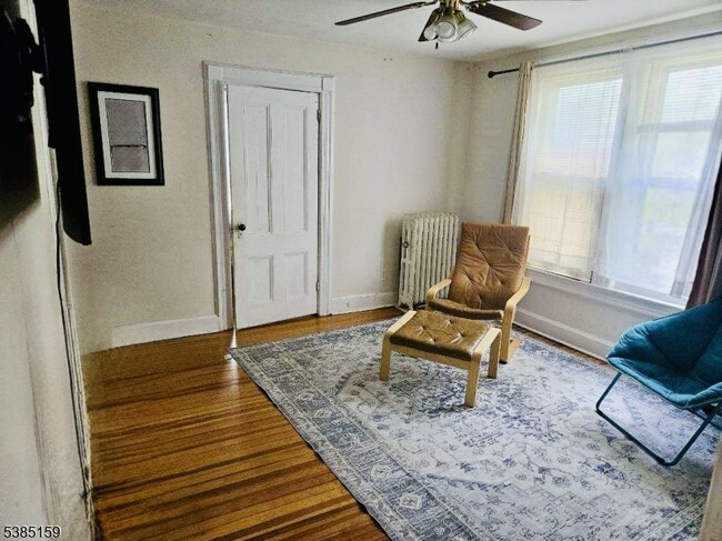 Photo - 412 Maple Ave