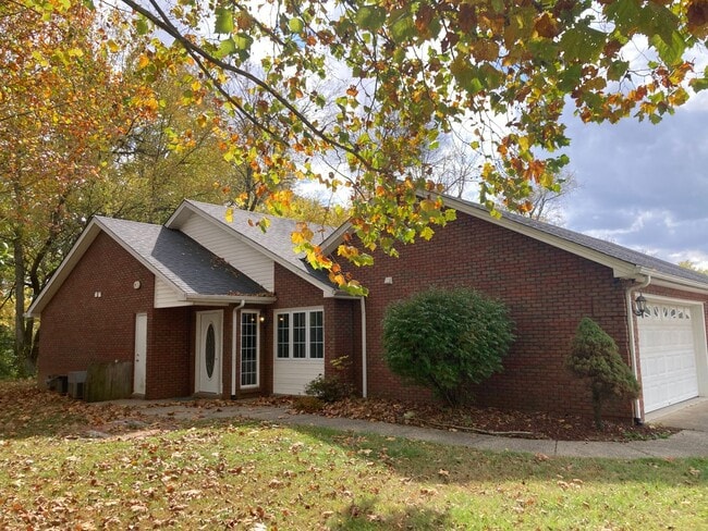 Photo - LOCATION LOCATION Location!  Close to Baptist Health Hospital, Shopping, & More